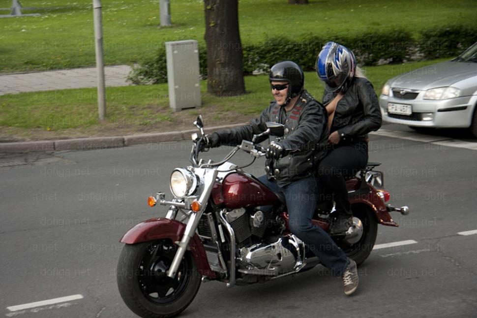 Nimeni nu se aştepta la asta. Gestul motocicliştilor care a înfierbântat şoferii din trafic 160609