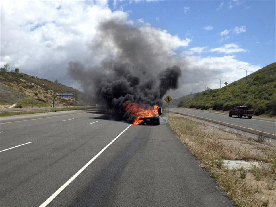 Pare de necrezut ce s-a întâmplat cu maşina asta. Imaginile care au lăsat în lacrimi sute de mii de şoferi 160641