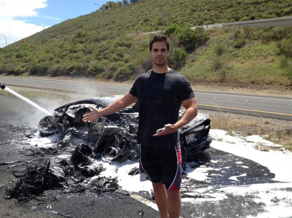 Pare de necrezut ce s-a întâmplat cu maşina asta. Imaginile care au lăsat în lacrimi sute de mii de şoferi 160645