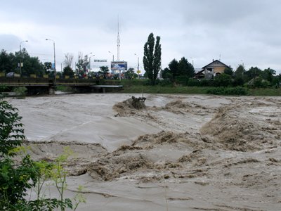 România extremelor. După seceta devastatoare, inundaţiile au căzut ca un blestem peste locuitorii din Caraş Severin
