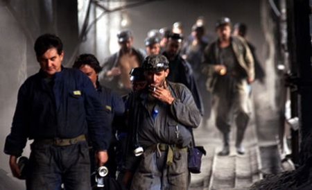 Protest la mina de uraniu Crucea. Peste 300 de mineri s-au blocat în subteran, nemulţumiţi de salariile mici