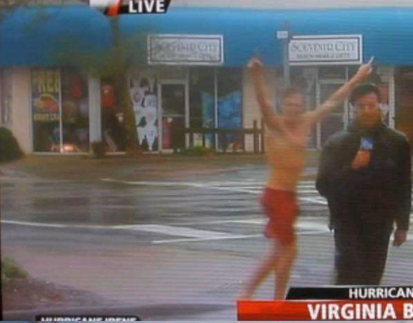 Transmisiunea în direct de care a râs toată planeta. Ce-i fac tinerii din fundal reporterului care era LIVE la TV 160819