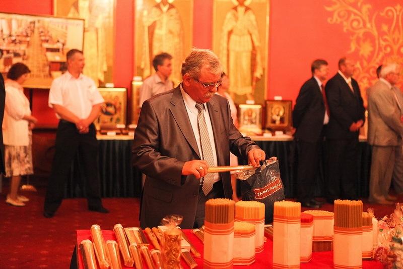 Afacerea de milioane care aruncă în aer Biserica Ortodoxă. Cum a ajuns să îşi cumpere un iaht din vânzarea de LUMÂNĂRI 161054