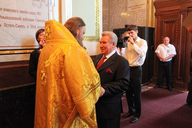 Afacerea de milioane care aruncă în aer Biserica Ortodoxă. Cum a ajuns să îşi cumpere un iaht din vânzarea de LUMÂNĂRI 161056