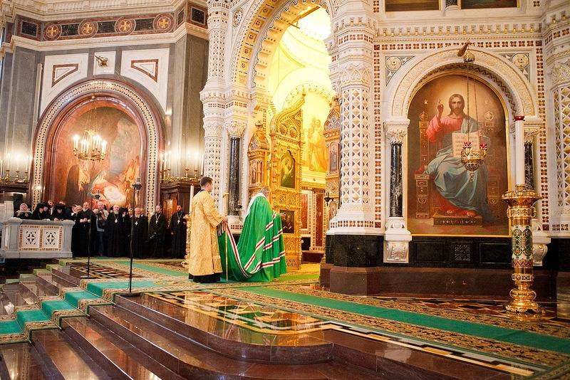 Afacerea de milioane care aruncă în aer Biserica Ortodoxă. Cum a ajuns să îşi cumpere un iaht din vânzarea de LUMÂNĂRI 161061