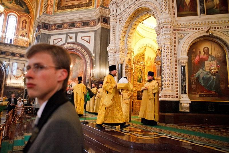 Afacerea de milioane care aruncă în aer Biserica Ortodoxă. Cum a ajuns să îşi cumpere un iaht din vânzarea de LUMÂNĂRI 161064