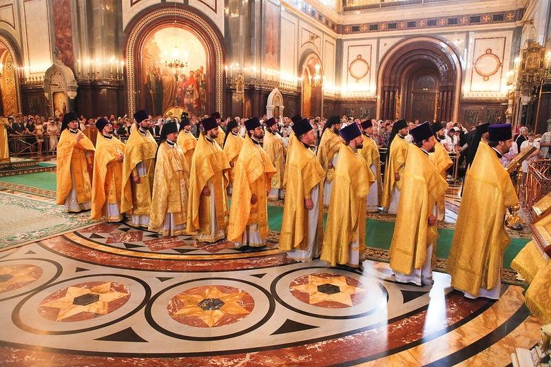 Afacerea de milioane care aruncă în aer Biserica Ortodoxă. Cum a ajuns să îşi cumpere un iaht din vânzarea de LUMÂNĂRI 161068