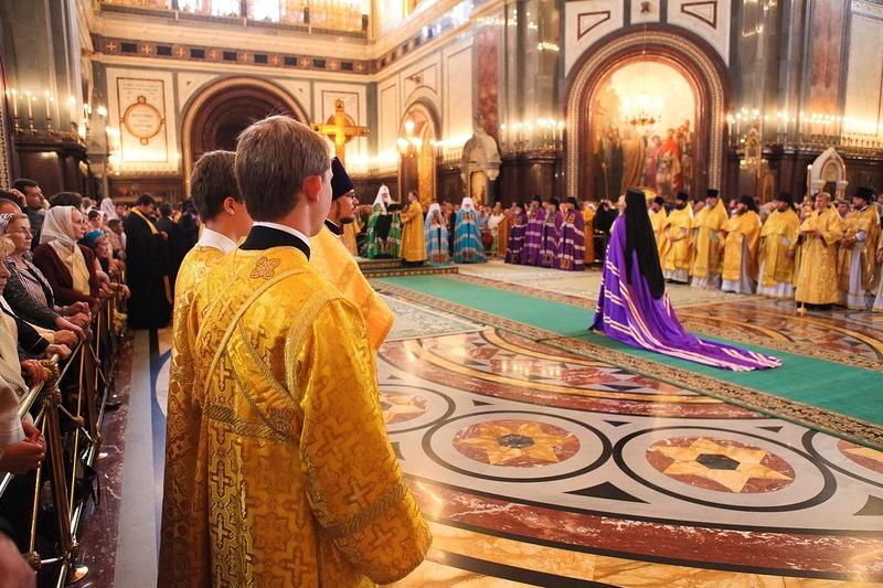 Afacerea de milioane care aruncă în aer Biserica Ortodoxă. Cum a ajuns să îşi cumpere un iaht din vânzarea de LUMÂNĂRI 161069