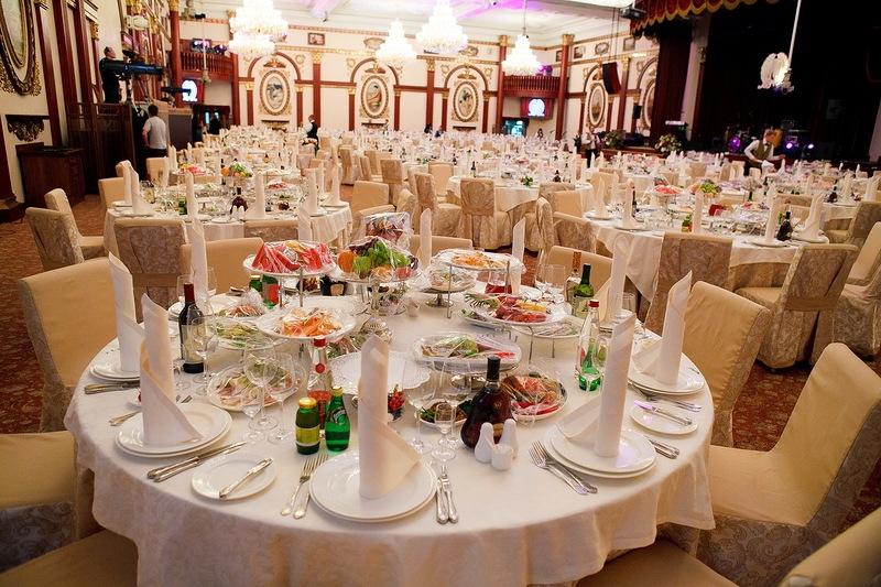 Afacerea de milioane care aruncă în aer Biserica Ortodoxă. Cum a ajuns să îşi cumpere un iaht din vânzarea de LUMÂNĂRI 161071