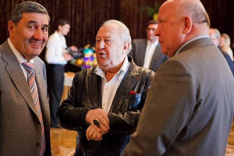 Afacerea de milioane care aruncă în aer Biserica Ortodoxă. Cum a ajuns să îşi cumpere un iaht din vânzarea de LUMÂNĂRI 161072