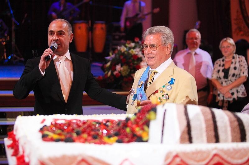 Afacerea de milioane care aruncă în aer Biserica Ortodoxă. Cum a ajuns să îşi cumpere un iaht din vânzarea de LUMÂNĂRI 161076