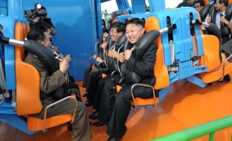 Cum se distrează liderul nord-coreean Kim Jong-un, în parcul de distracţii