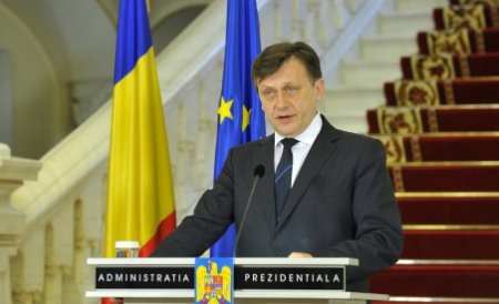 Preşedintele interimar Crin Antonescu i-a demis pe consilierii prezidenţiali ai lui Băsescu 