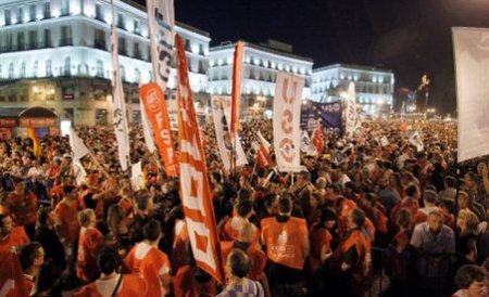 Grecia şi Spania fierb din nou. Afectaţi de criza datoriilor şi măsurile de austeritate oamenii refuză să plătească preţul cerut