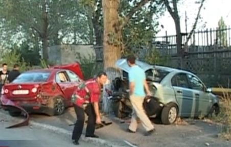 Un şofer a făcut ravagii pe o stradă din Ploieşti. Cum a reuşit să avarieze 5 maşini
