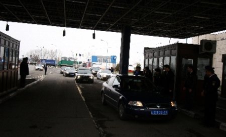 Un turc şi un cecen căutaţi de Interpol au fost arestaţi la frontiera bulgaro-română