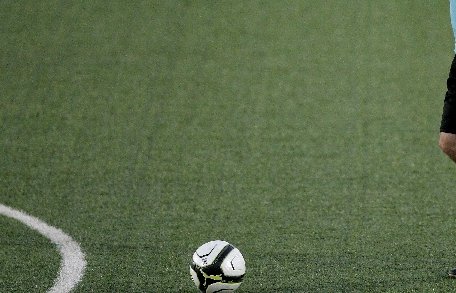 Fotbalistul care s-a prăbuşit pe teren în timpul unui meci a murit