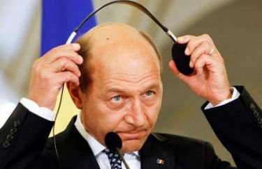 Băsescu are ce-are cu jurnaliştii. &quot;Mulţi îşi preiau instrucţiunile de la Vocea Rusiei&quot;