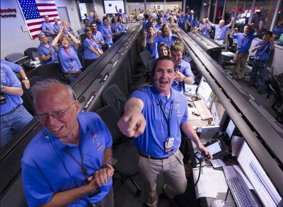 &quot;Pentru realizarea lucrurilor măreţe e nevoie ca oamenii să lucreze împreună&quot;. Intră în culisele NASA 161671