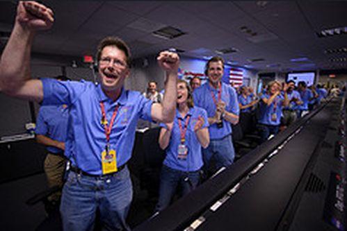 &quot;Pentru realizarea lucrurilor măreţe e nevoie ca oamenii să lucreze împreună&quot;. Intră în culisele NASA 161673