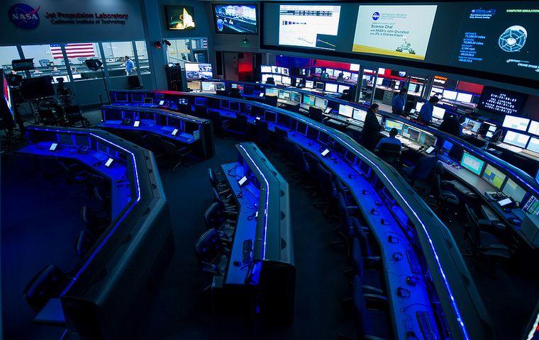 &quot;Pentru realizarea lucrurilor măreţe e nevoie ca oamenii să lucreze împreună&quot;. Intră în culisele NASA 161677