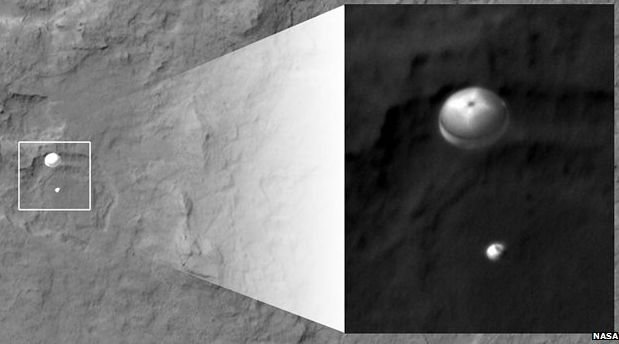Imagini noi realizate de roverul Curiosity în timpul aterizării pe Marte