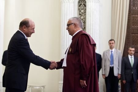 Omul lui Băsescu pune UE pe capul României. Şeful CCR a sesizat Comisia de la Veneţia 