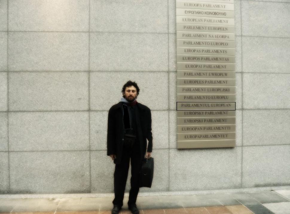 Un român fericit. Omul care a ales calea mai puţin bătătorită. El este ciobanul care a urmat trei facultăţi 161849