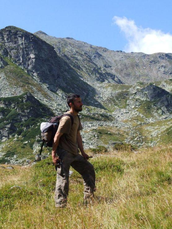 Un român fericit. Omul care a ales calea mai puţin bătătorită. El este ciobanul care a urmat trei facultăţi 161852