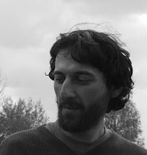 Un român fericit. Omul care a ales calea mai puţin bătătorită. El este ciobanul care a urmat trei facultăţi 161869