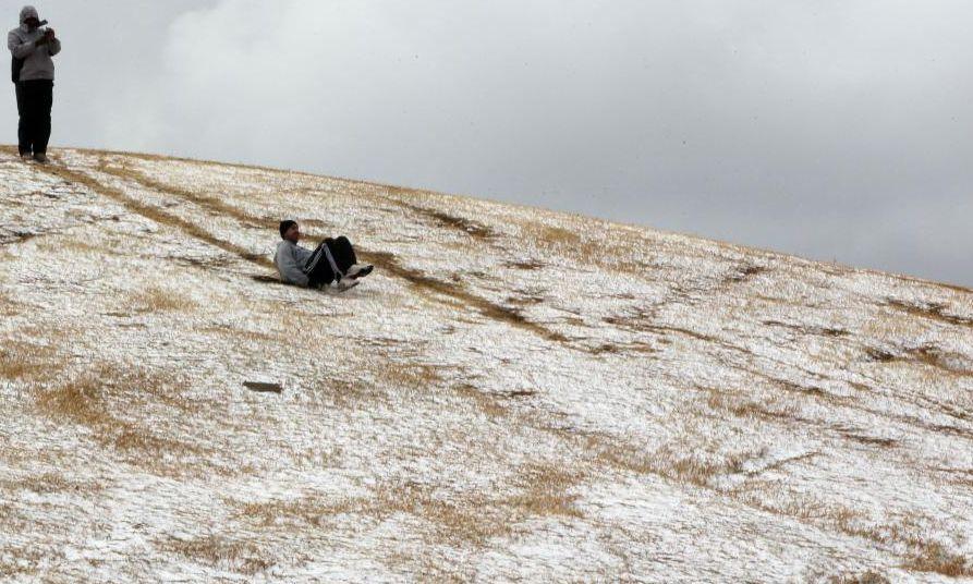 Lucrul pe care nu îl credeai posibil s-a întâmplat. Un fenomen rar în Africa a paralizat un oraş întreg 162065