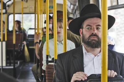 Evreii ultra-ortodocşi bagă femeile &quot;în ceaţă&quot; 162348