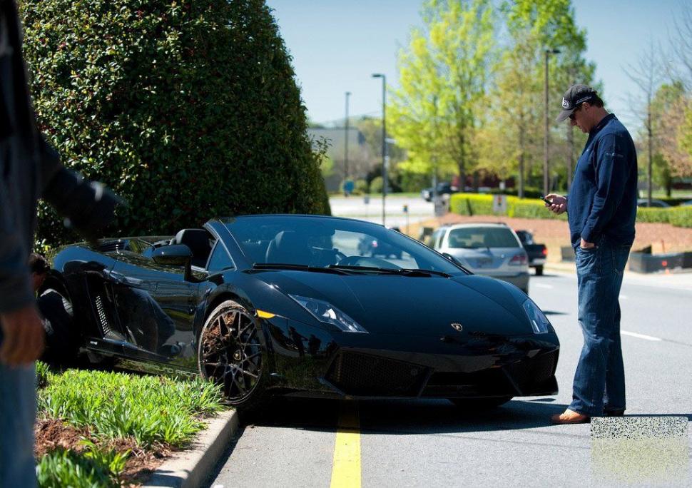 Înainte să le dea maşina pe mână ar trebui să le verifice IQ-ul. Cum a ajuns bijuteria asta să arată după ce a fost condusă de un cocalar 162297