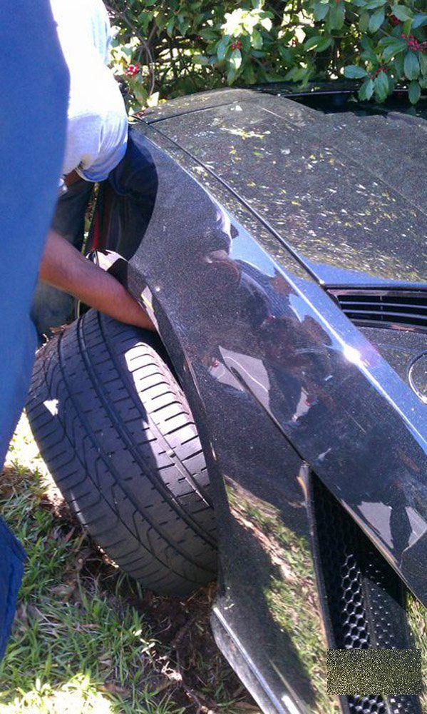 Înainte să le dea maşina pe mână ar trebui să le verifice IQ-ul. Cum a ajuns bijuteria asta să arată după ce a fost condusă de un cocalar 162298