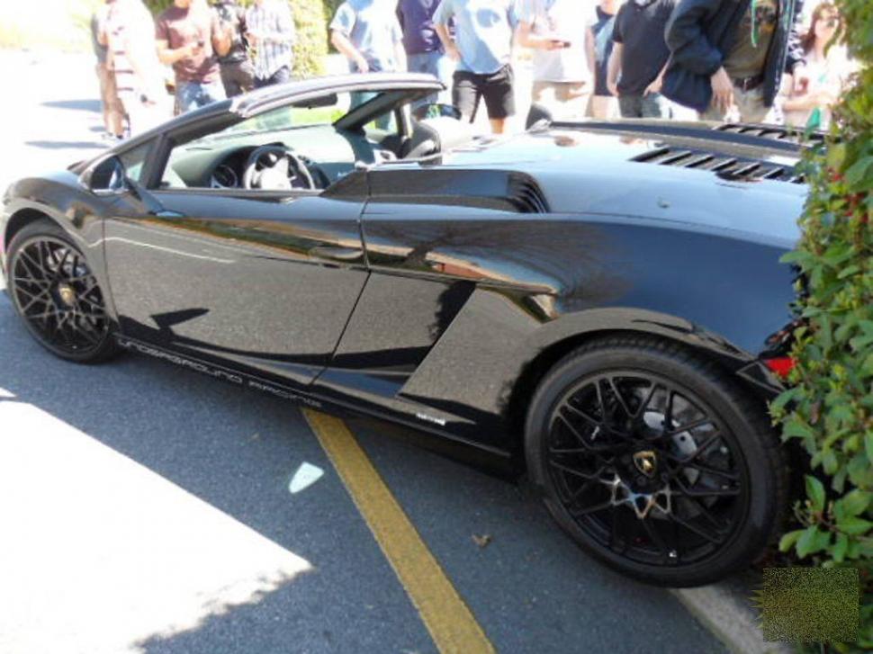 Înainte să le dea maşina pe mână ar trebui să le verifice IQ-ul. Cum a ajuns bijuteria asta să arată după ce a fost condusă de un cocalar 162301