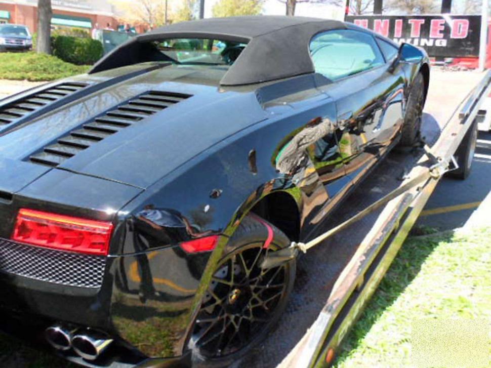 Înainte să le dea maşina pe mână ar trebui să le verifice IQ-ul. Cum a ajuns bijuteria asta să arată după ce a fost condusă de un cocalar 162304