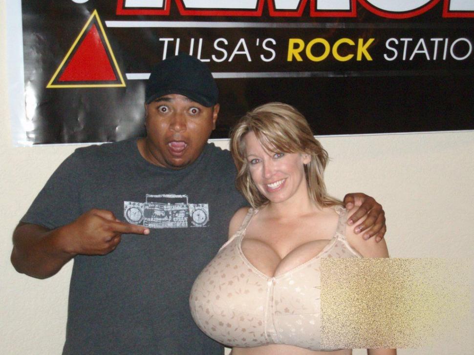 Trupul acestei femei este interzis în multe ţări. Nimeni nu-şi explică de ce a ales să arate aşa 162314