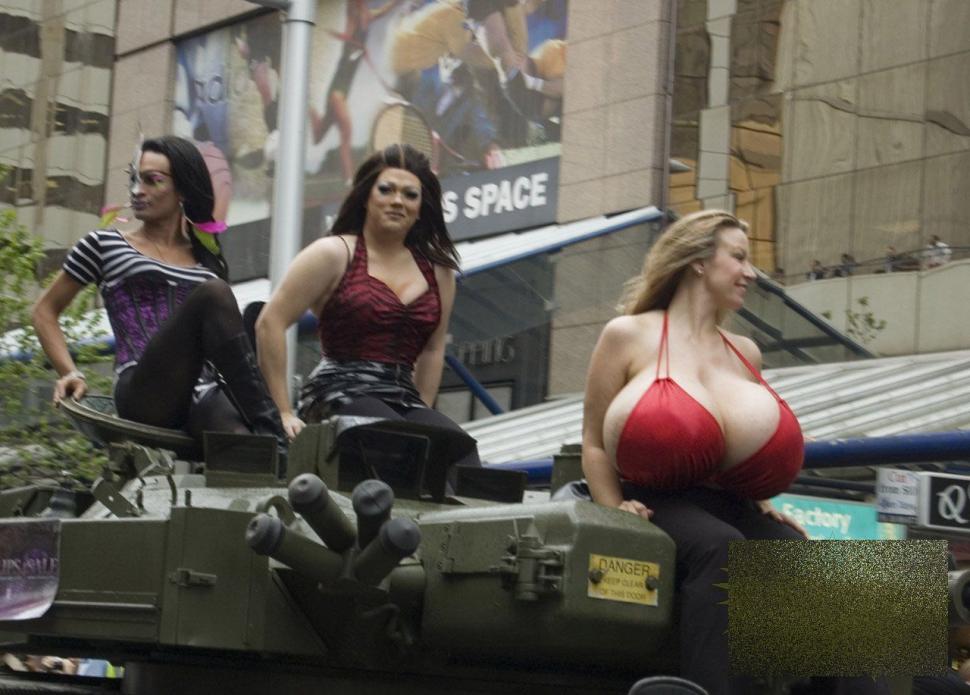 Trupul acestei femei este interzis în multe ţări. Nimeni nu-şi explică de ce a ales să arate aşa 162315