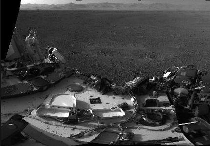 NASA a publicat prima imagine panoramică realizată de Curiosity. Vezi GALERIA FOTO 162506