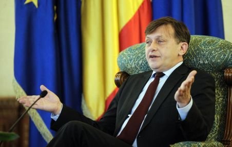 Antonescu a numit doi consilieri prezidenţiali şi l-a eliberat din funcţie pe ultimul al lui Băsescu