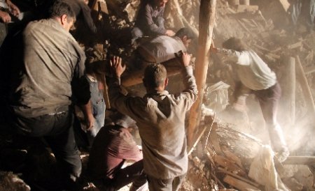 Peste 300 de morţi şi 3.000 de răniţi în cutremurele din Iran