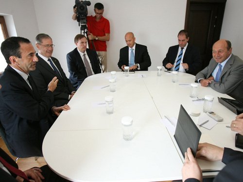 Philip Gordon s-a întâlnit cu Băsescu la sediul de campanie. Urmează întâlniri cu Antonescu şi Ponta