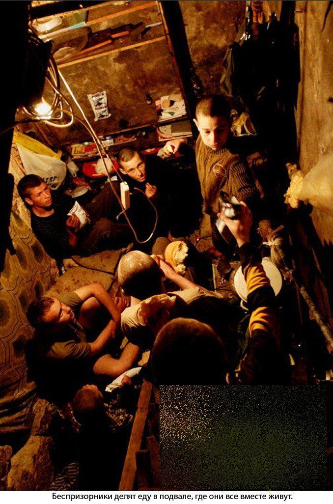 Un FOTOREPORTAJ sfâşietor. &quot;Singurul moment în care ne simţim iubiţi este atunci când ne injectăm droguri în venă&quot; 162894