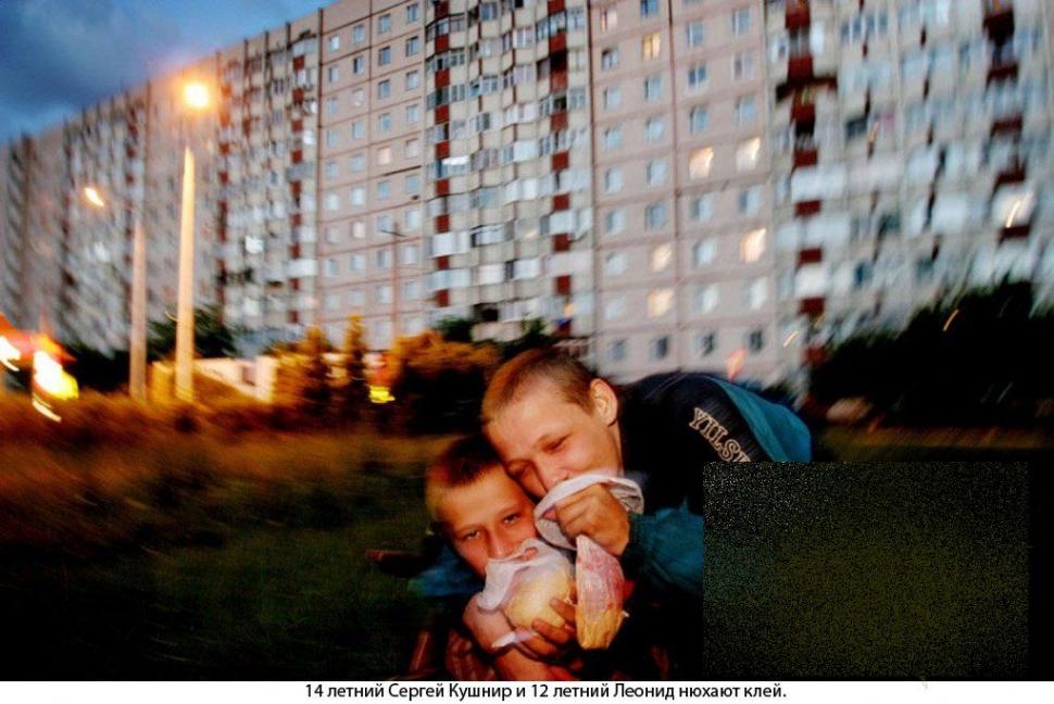 Un FOTOREPORTAJ sfâşietor. &quot;Singurul moment în care ne simţim iubiţi este atunci când ne injectăm droguri în venă&quot; 162898