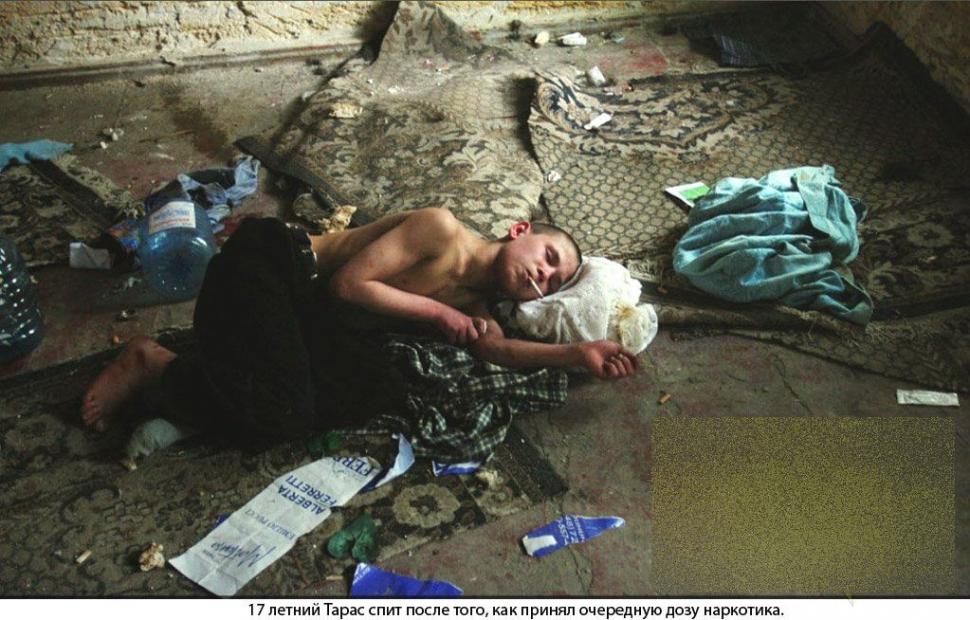 Un FOTOREPORTAJ sfâşietor. &quot;Singurul moment în care ne simţim iubiţi este atunci când ne injectăm droguri în venă&quot; 162902