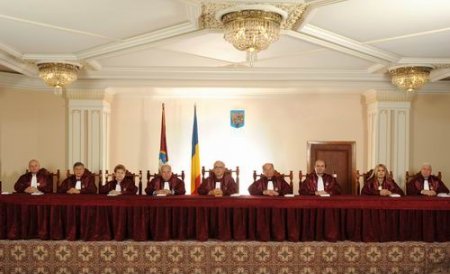 Judecătorii CCR devansează pentru 21 august termenul pentru ca Guvernul să trimită listele electorale. Decizia, luată la cererea lui Băsescu