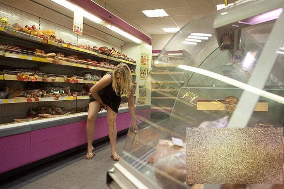 Zboară, puiule, zboară... dacă mai poţi! Hoaţa care a plecat cu pasărea între picioare dintr-un supermarket 163059