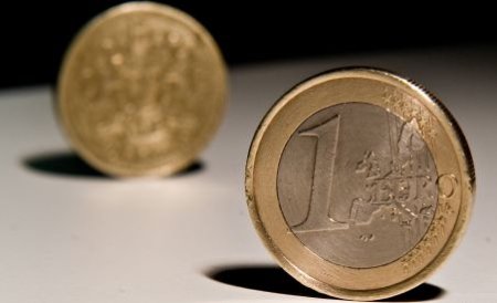 Euro a ajuns la minimul din ultimele şase săptămâni. Vezi cursul BNR