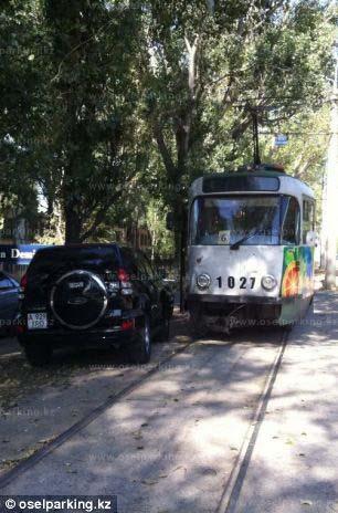 Ţara în care nici un şofer nu şi-ar dori să se afle. Vezi o colecţie amuzantă cu cele mai proaste parcări 163552