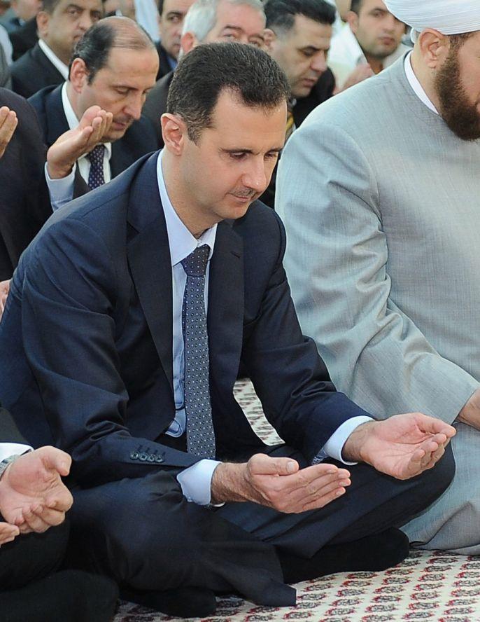 Bashar al-Assad, într-o moschee din Damasc. Preşedintele sirian a apărut după multă vreme în public 163871